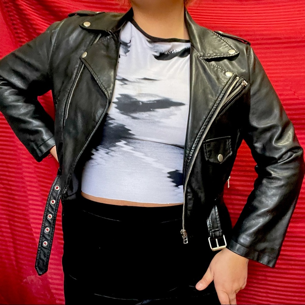 NASTY GAL FAUX LEATHER CROPPED MOTO JACKET